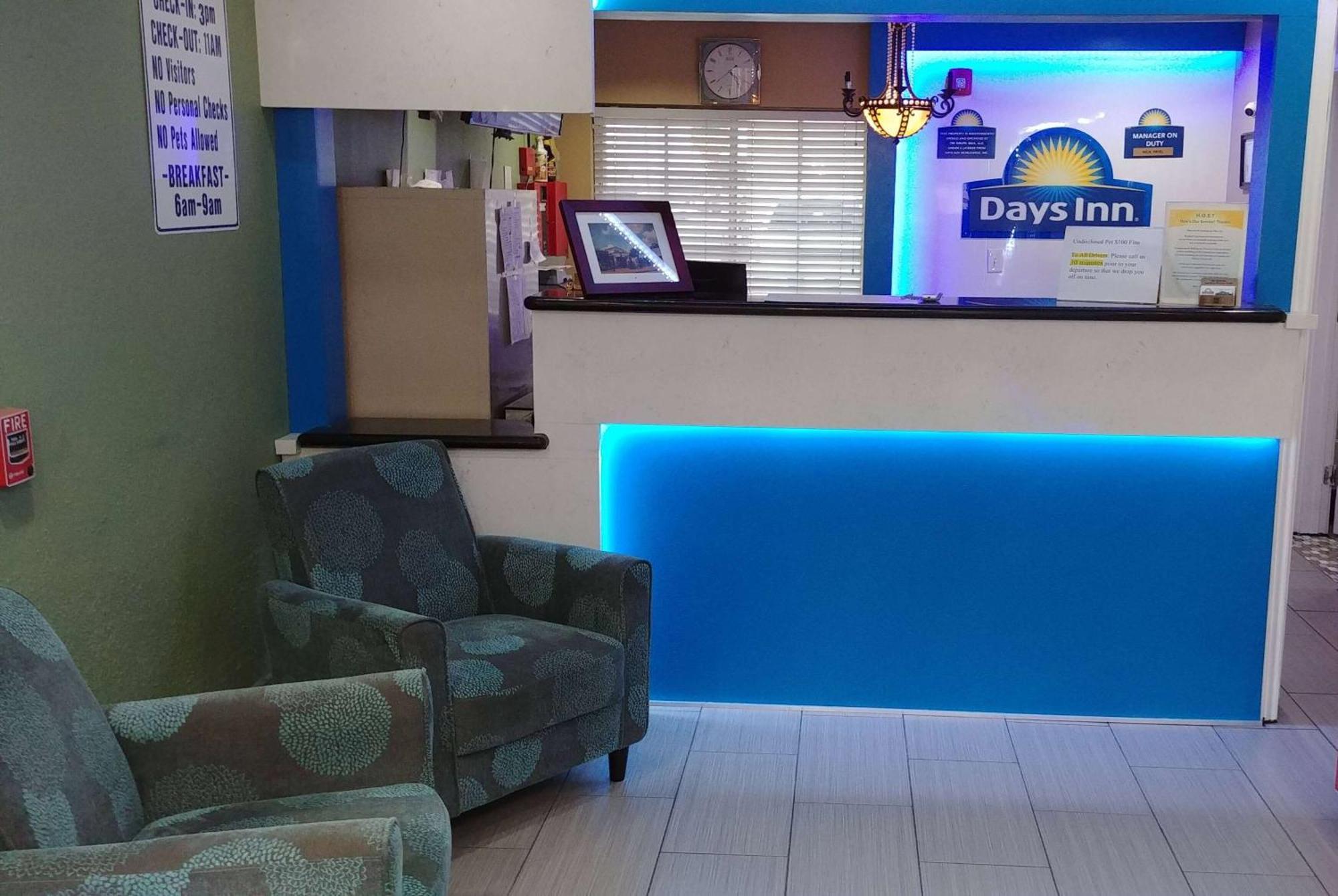 Days Inn By Wyndham Houston East Exterior foto