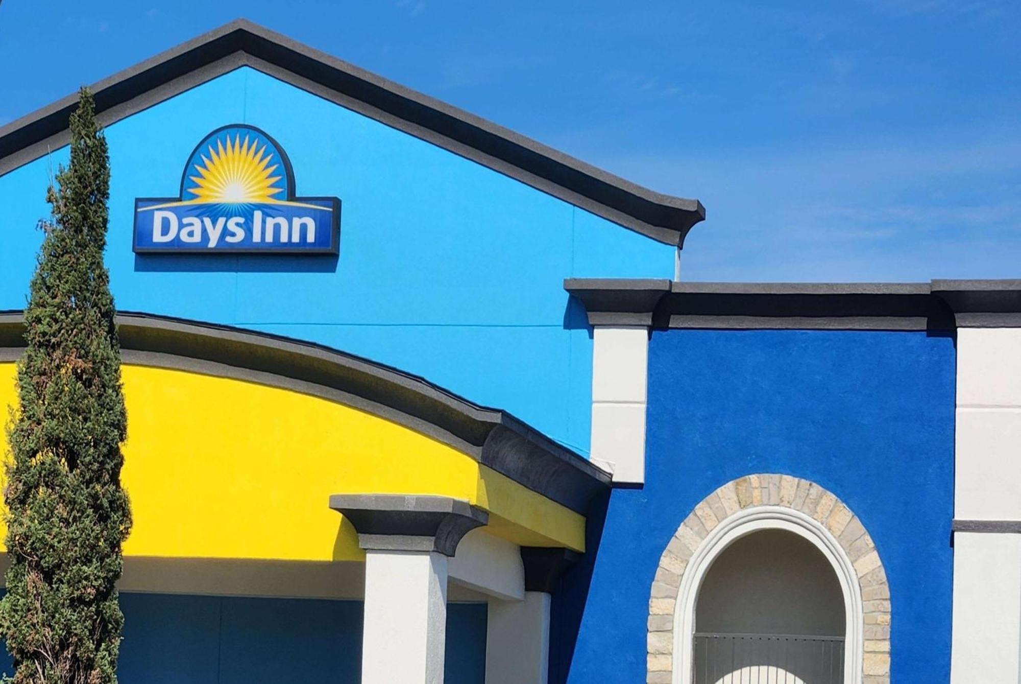 Days Inn By Wyndham Houston East Exterior foto
