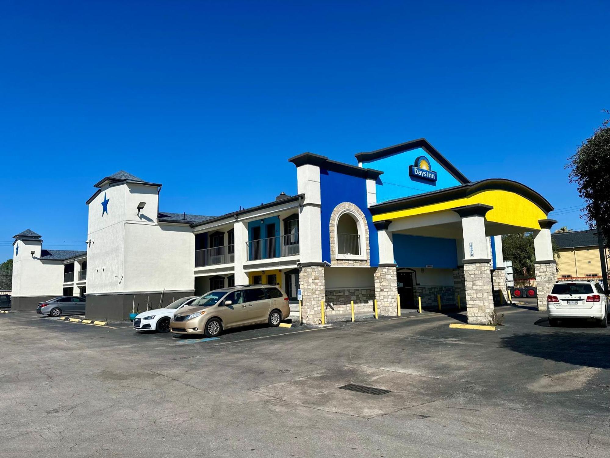 Days Inn By Wyndham Houston East Exterior foto